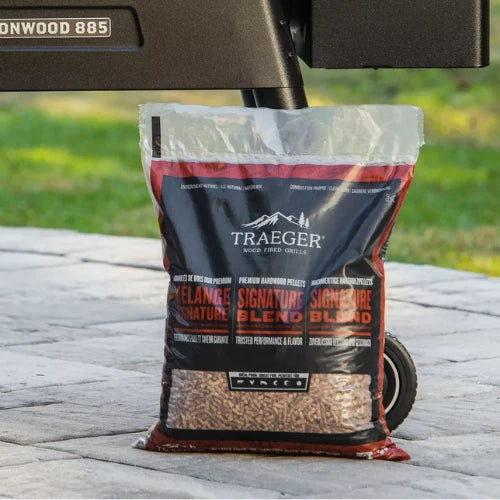 Pellets de madera TRAEGER, mezcla Signature FSC, 630 kg (70 sacos de 9 kg cada uno)